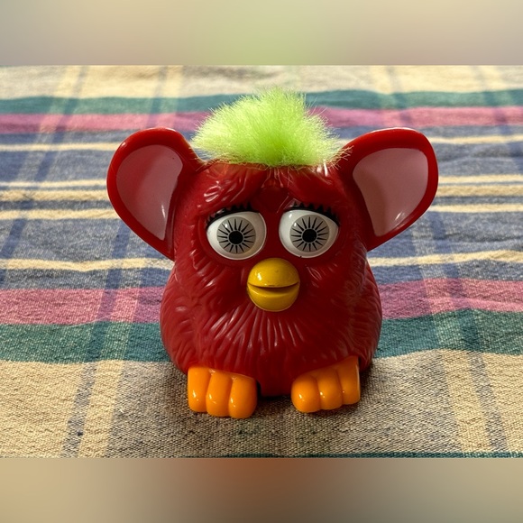 1998 Red Furby McDonalds Wind Up Happy Meal Toy - Picture 1 of 6